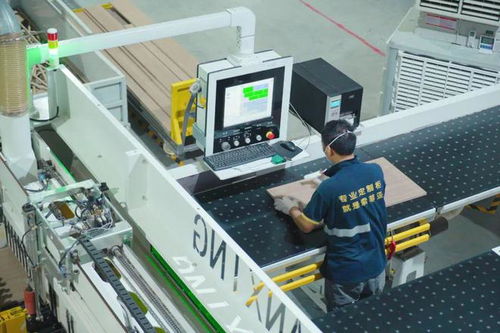 定制家居行業(yè)4.0未來工廠是咋樣 這家企業(yè)向百媒開放見證生產(chǎn)發(fā)貨全流程自動化